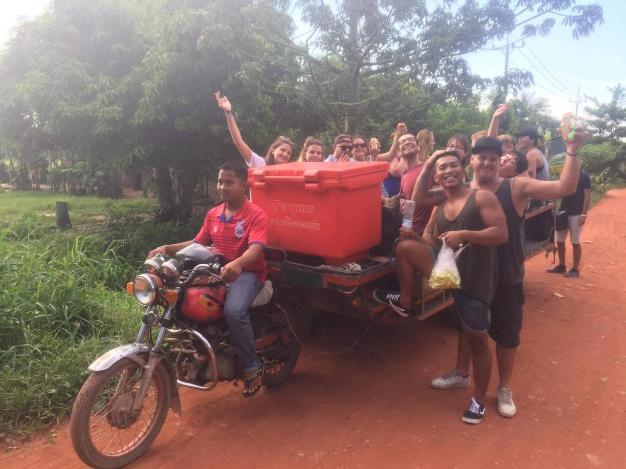 Yolo Hostel Siem Reap Bagian luar foto